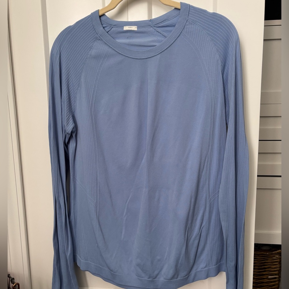 Women's Old Navy Light Blue Long Sleeve Workout Top, size L